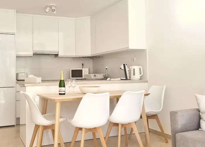 Lovely With Big Sunny Terrace Apartment *