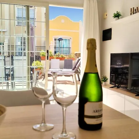 Lovely With Big Sunny Terrace شقة بالم مار